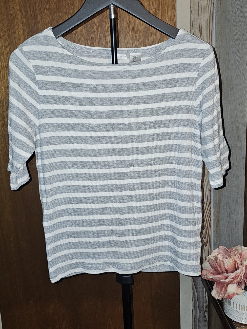 Max Studio Gray & White Striped Short-Sleeve Top